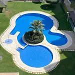 Dos Dormitorios, Con Vista Al Mar Y A Pocos Pasos De La Playa *