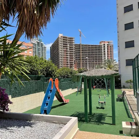 Dos Dormitorios, Con Vista Al Mar Y A Pocos Pasos De La Playa Appartamento *